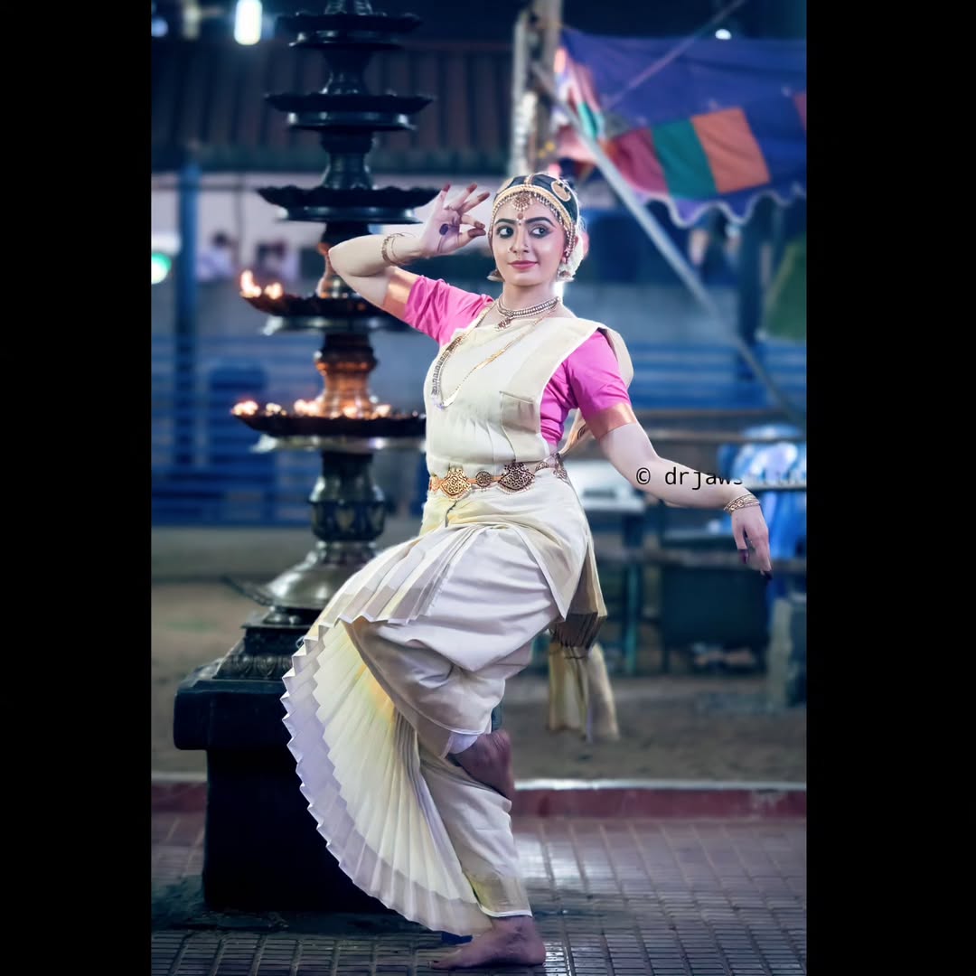 Dancer Srija