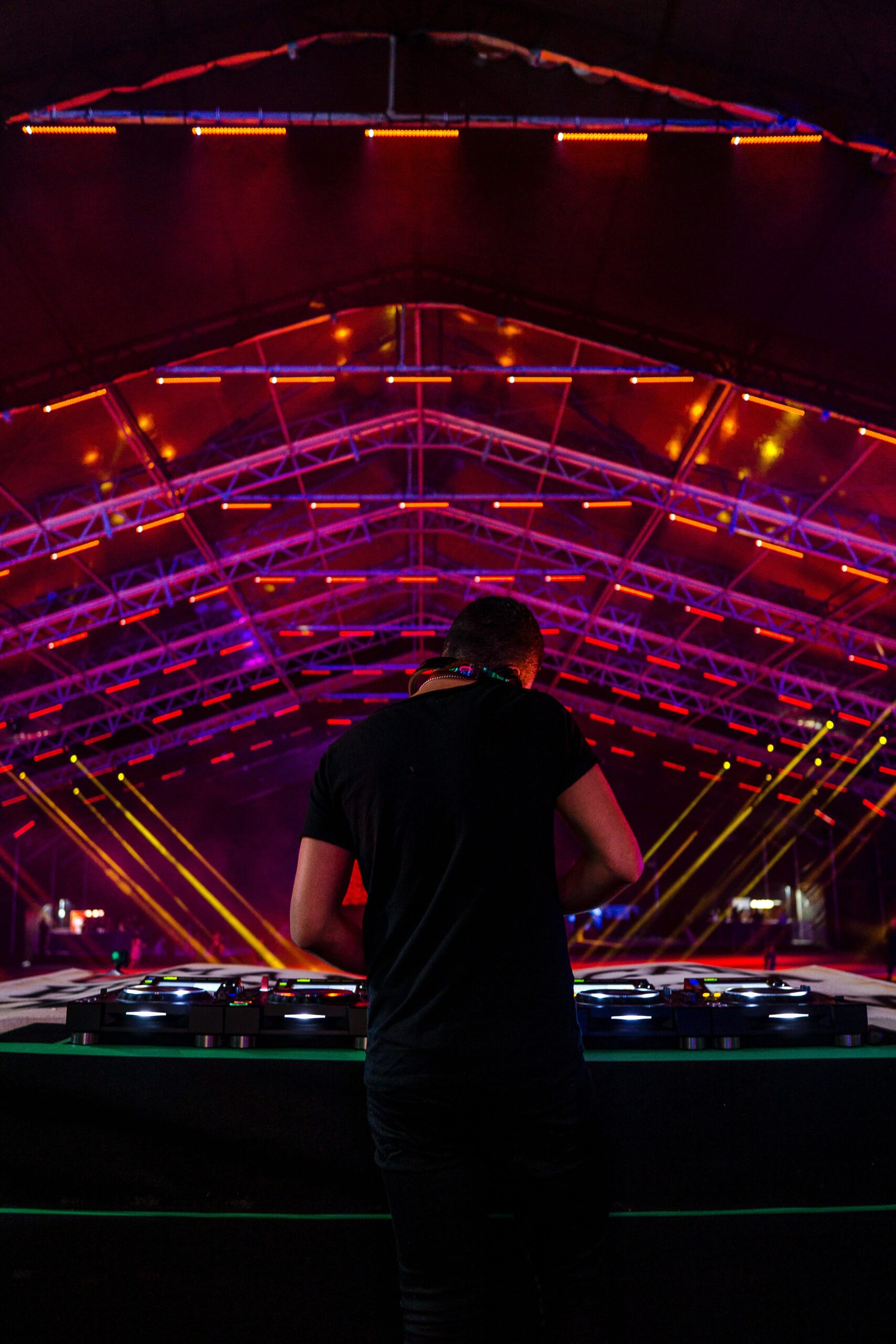 Book Artist, Band, DJ for Wedding in Gurgaon, Noida, Mumbai Best